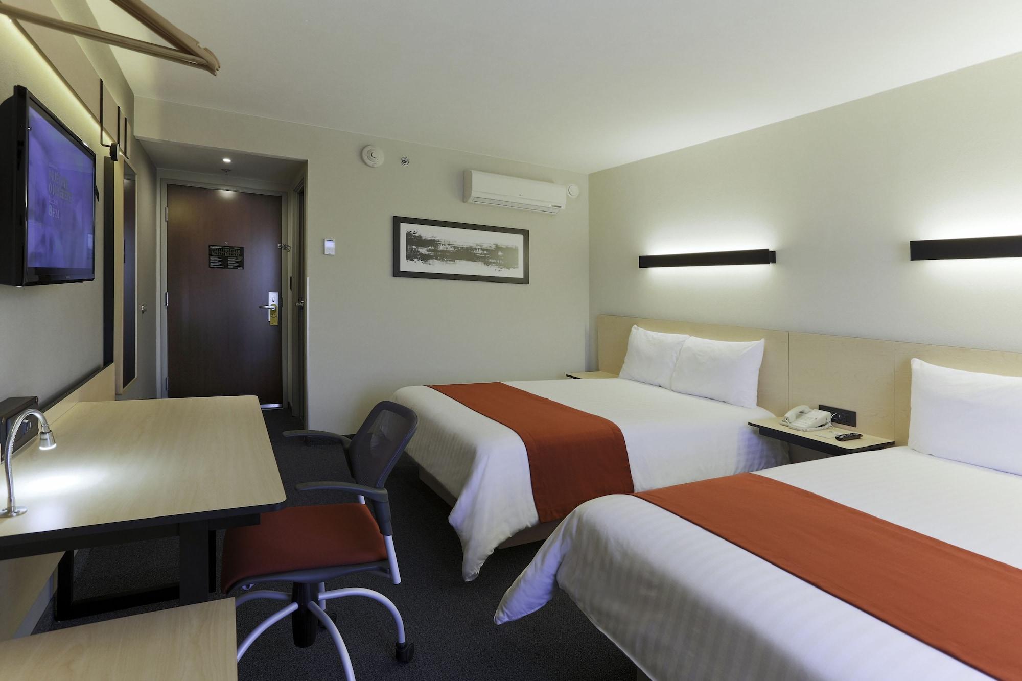 Hotel City Express Plus By Marriott Guadalajara Expo Exterior foto