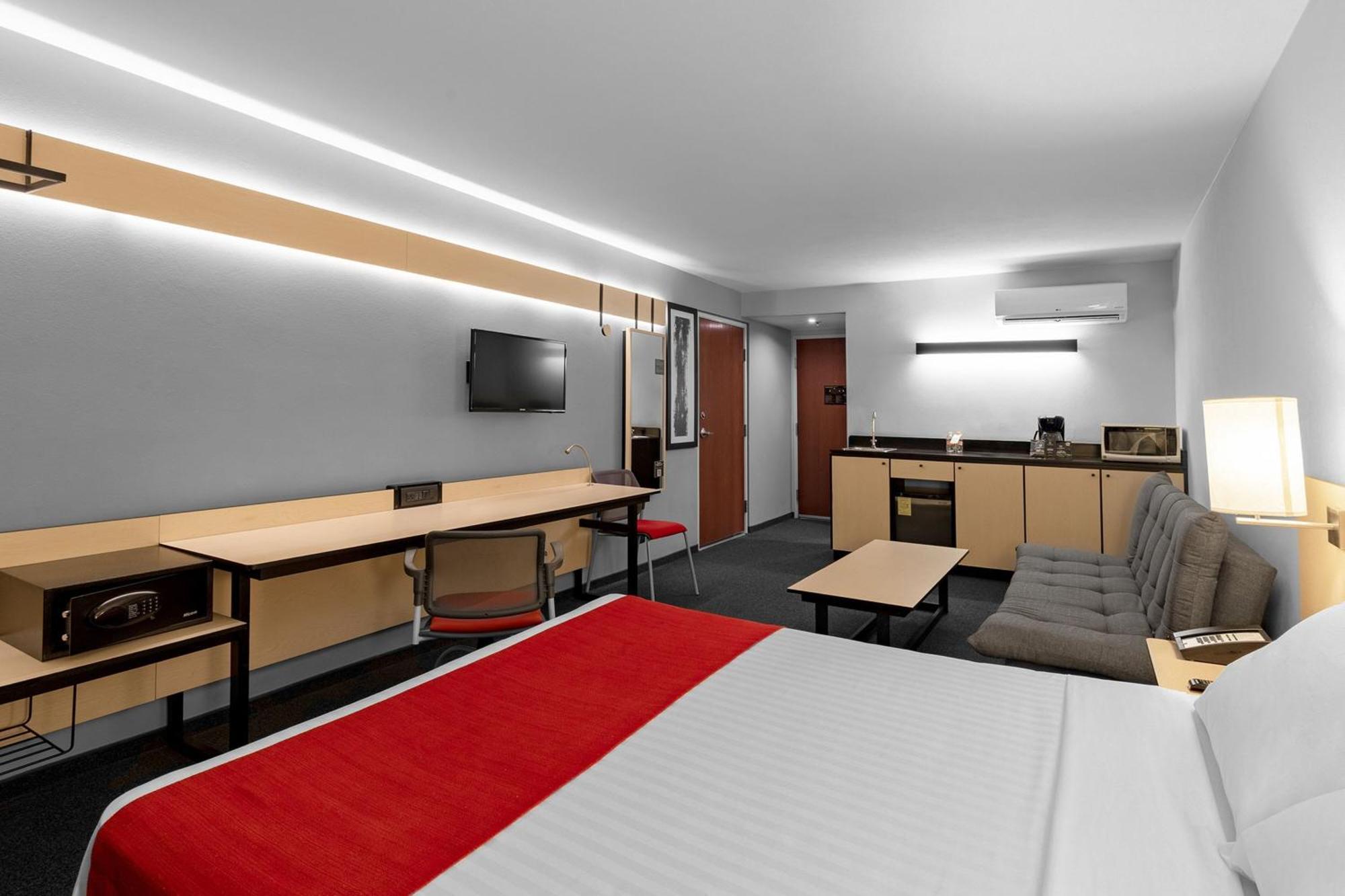 Hotel City Express Plus By Marriott Guadalajara Expo Exterior foto